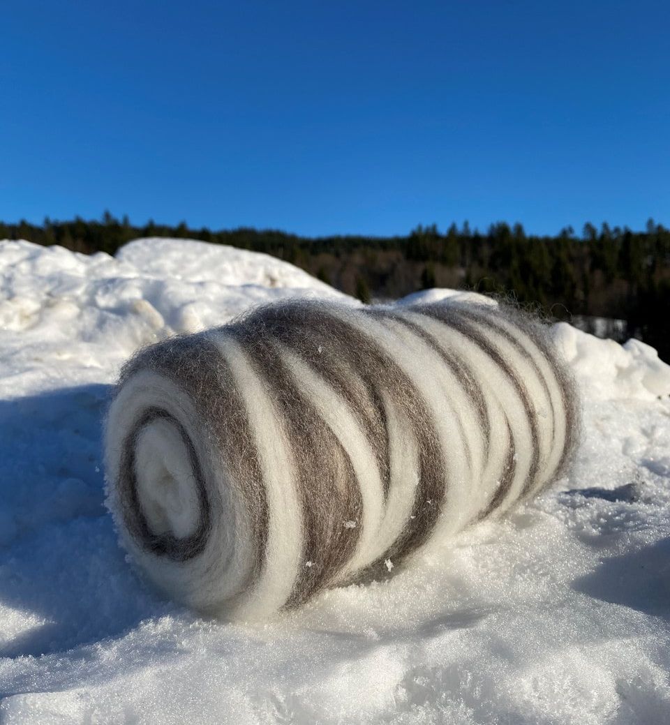 Kardebånd i naturhvitt og grå