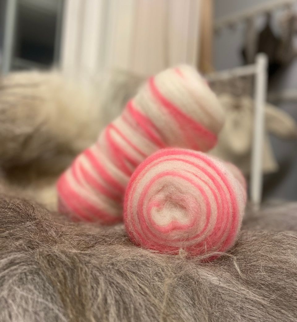 Kardebånd i naturhvitt og rosa