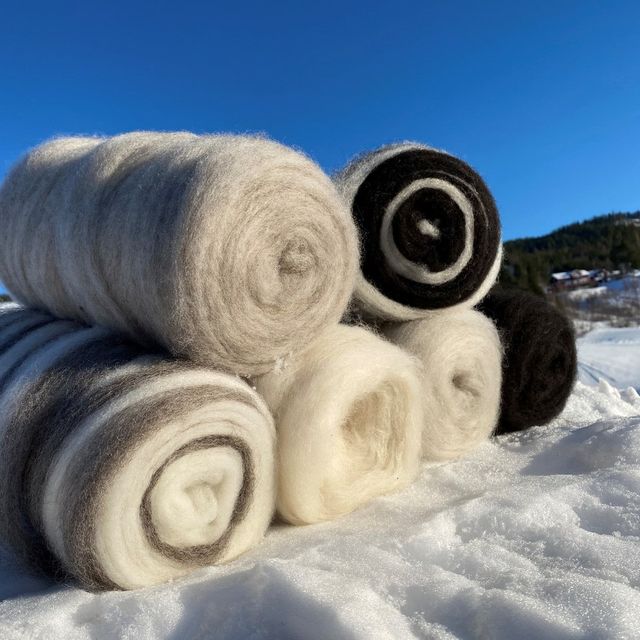 Kardebånd i forskjellige naturfarger